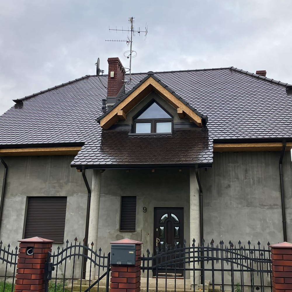 Krycie dachu dachówką karpiówką na pełnym deskowaniu – Gruszczyn