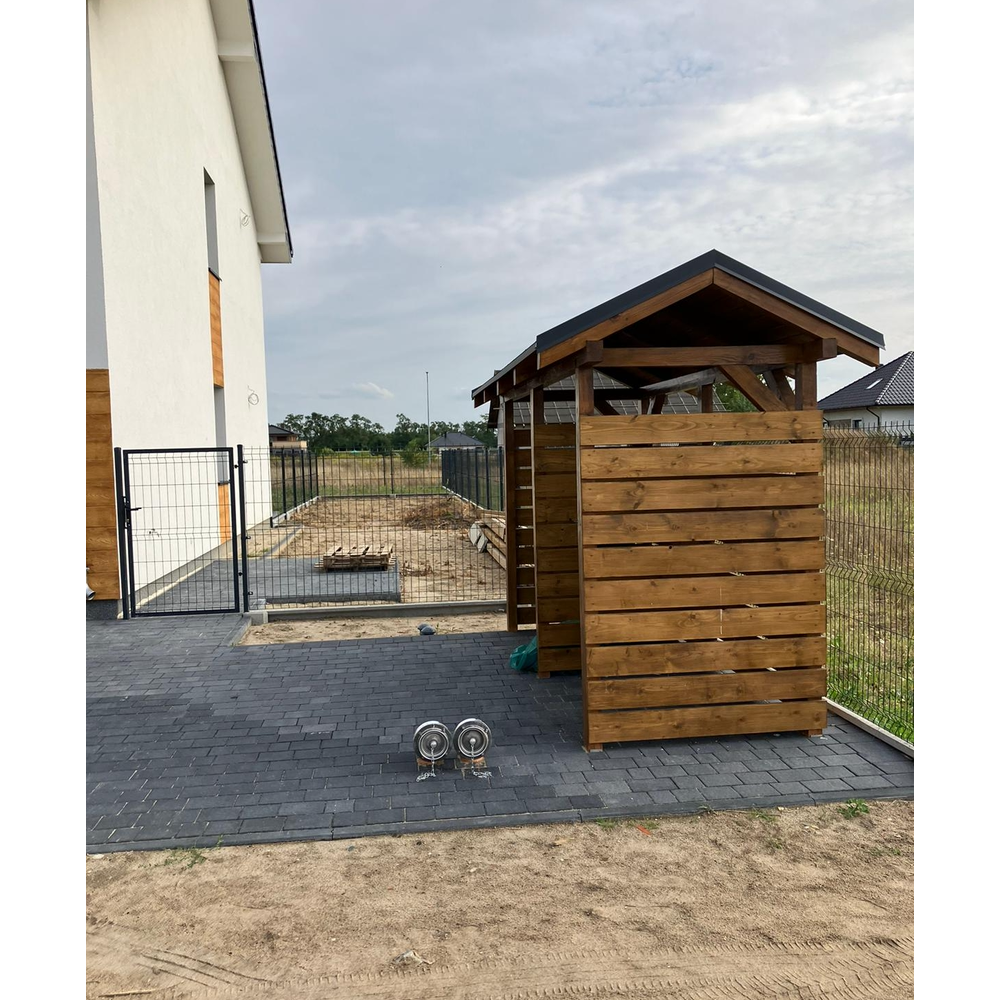 Montaż blachy na rąbek stojący na przygotowanej konstrukcji – Rogoźno